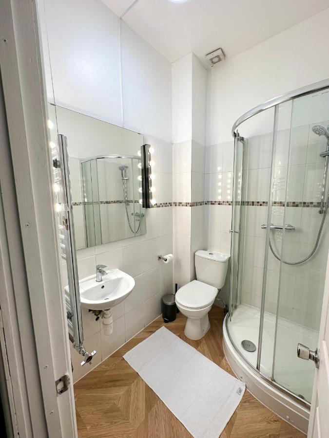 Chambre Quadruple avec Salle de Bains Privative