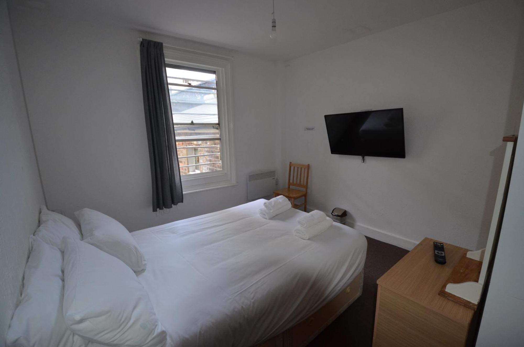 Deluxe Double Room Private Shower shared toilet