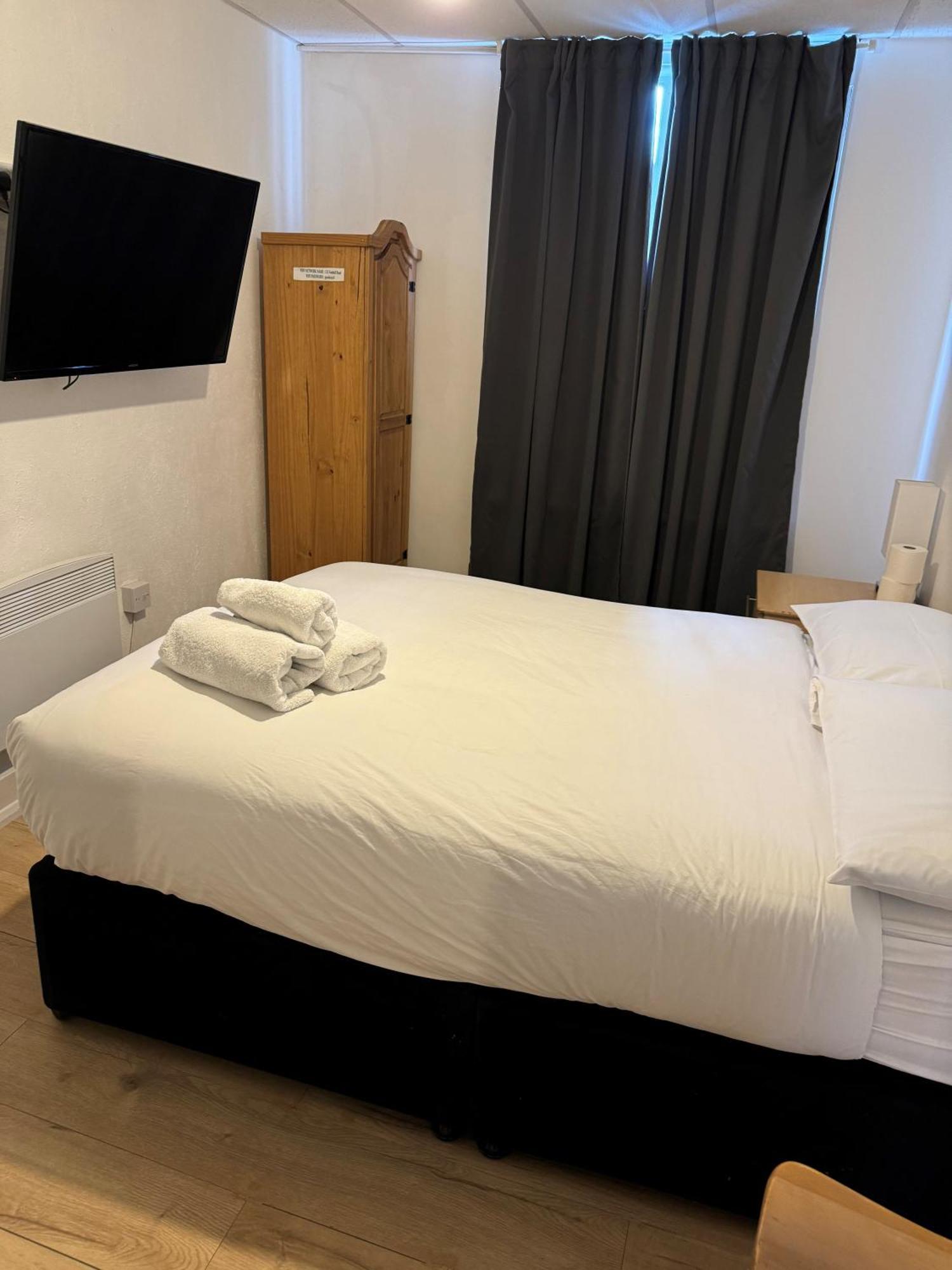 Deluxe Double Room Private Shower shared toilet