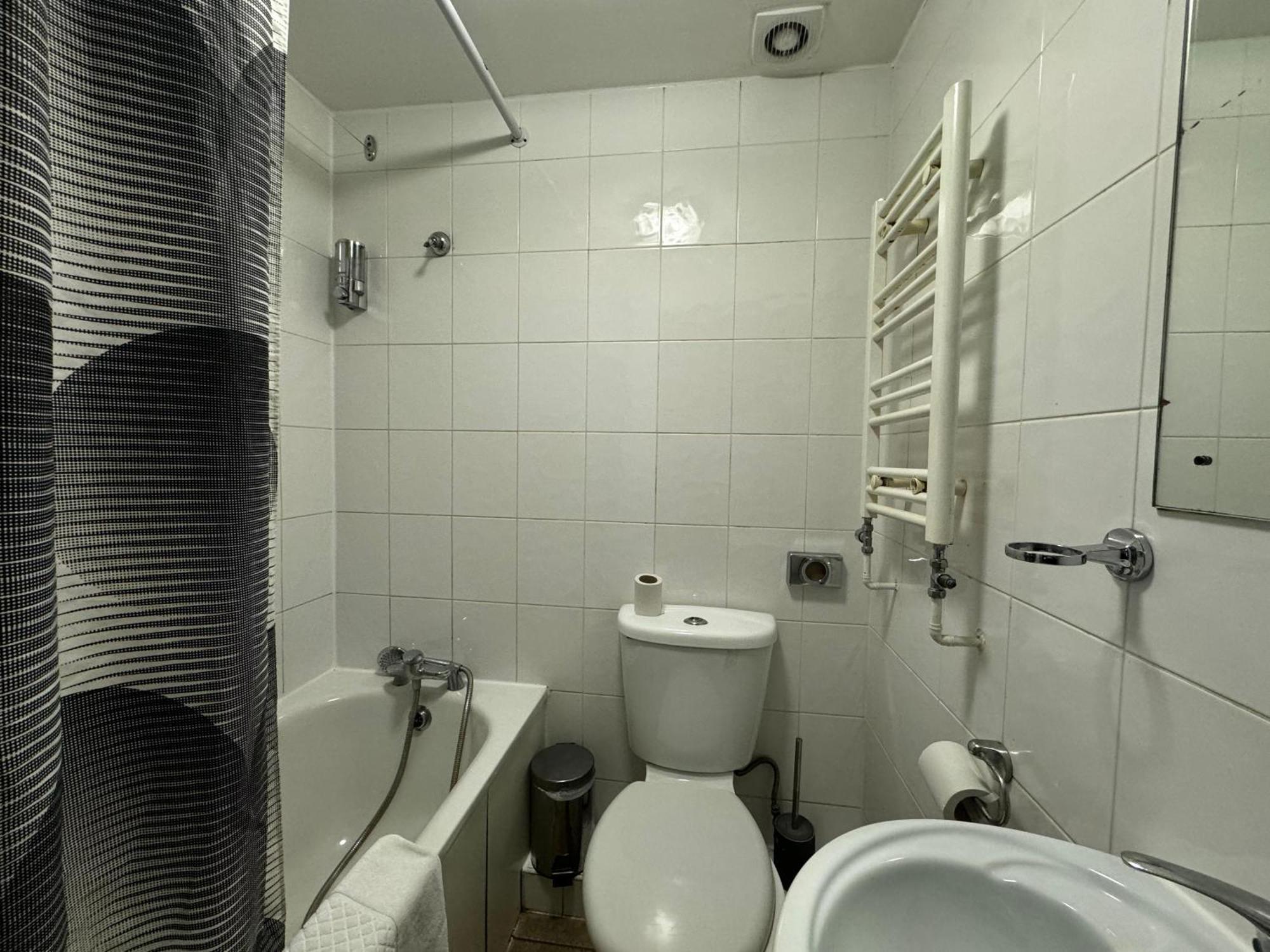 Chambre Triple avec 3 Lits Simples et Salle de Bains Privative