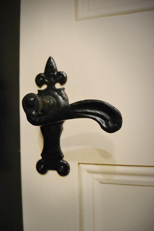Family Room En-Suite Bathroom,1037720131:JPEG