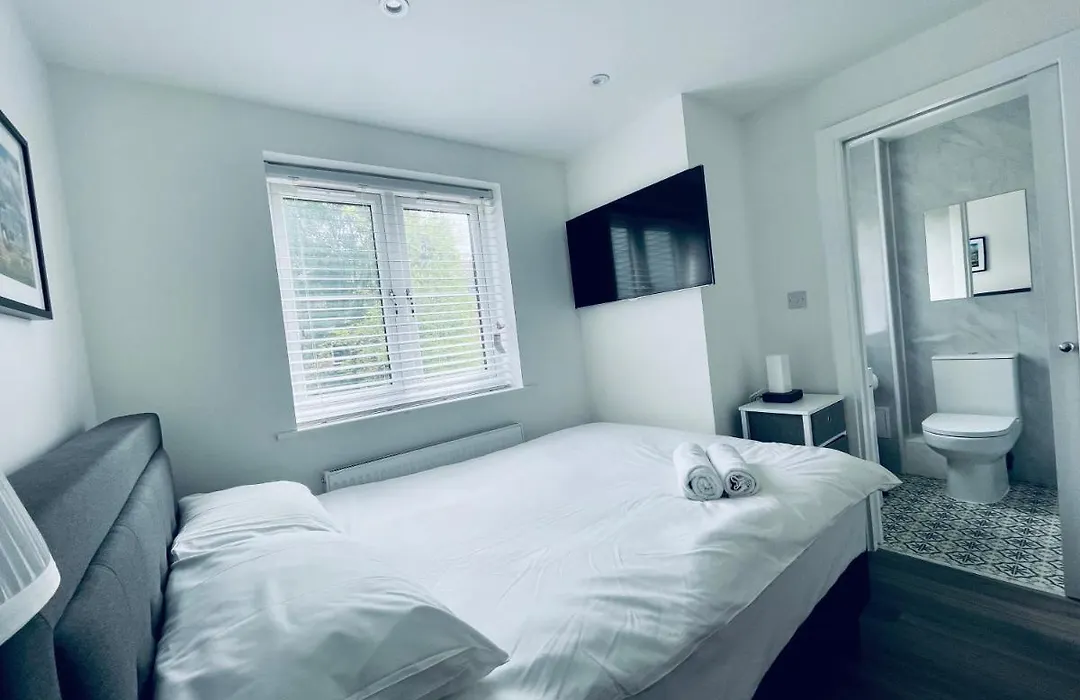 Riverside Premium En suite Double Room E14-1