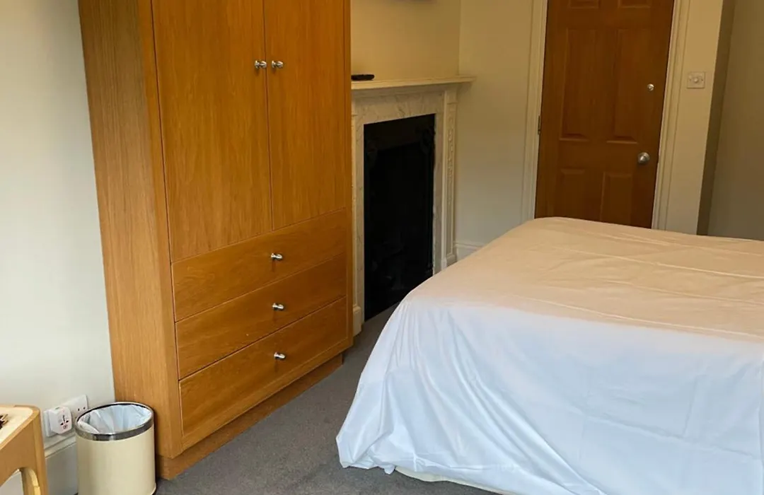 Kennington B & B-1