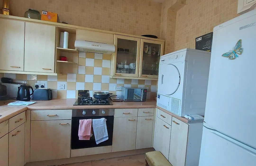 Extra Large One Bedroom Flat With Parking-1
