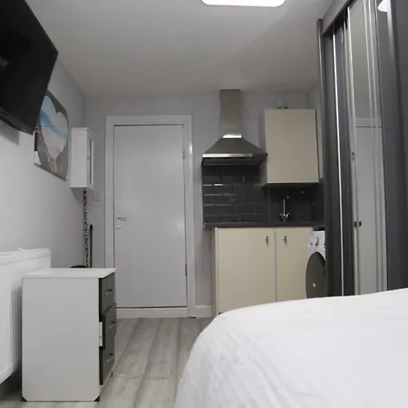 A A Guest Rooms Nightingale Chalet-3