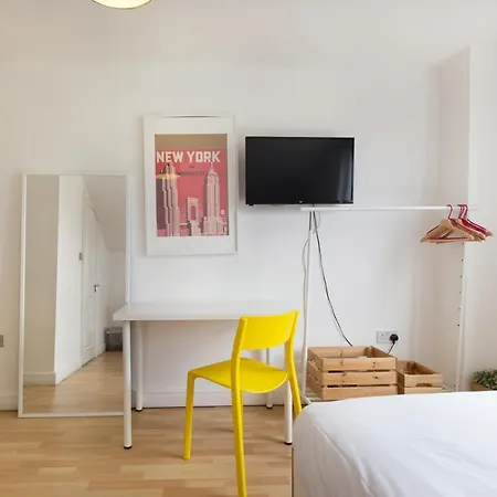 Tooting Broadway Studios & Rooms By Primecityhosts-2