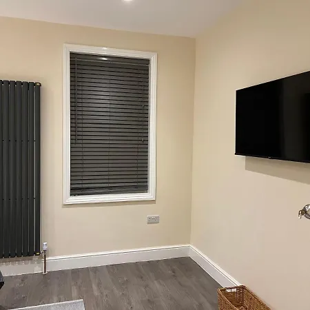 Beautiful Rooms Only Few Steps Away From Bruce Grove Tottenham Stadium-2