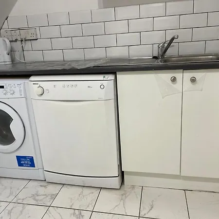 Double Bedroom With En Suite And Fully Fitted Kitchen With Washing/Dryer In Canary Wharf E14-3