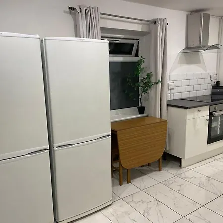 Double Bedroom With En Suite And Fully Fitted Kitchen With Washing/Dryer In Canary Wharf E14-2