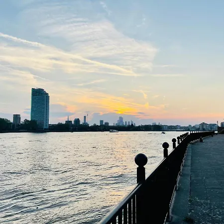 Riverside Deluxe Double Room E14-3