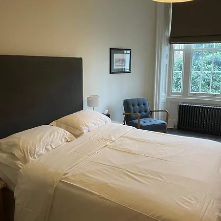 Kennington B & B-2