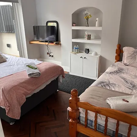 Home From Home Cosy B&B-3