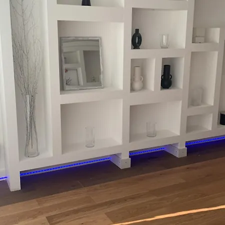 Wandsworth, South London Deluxe King Room 1-2