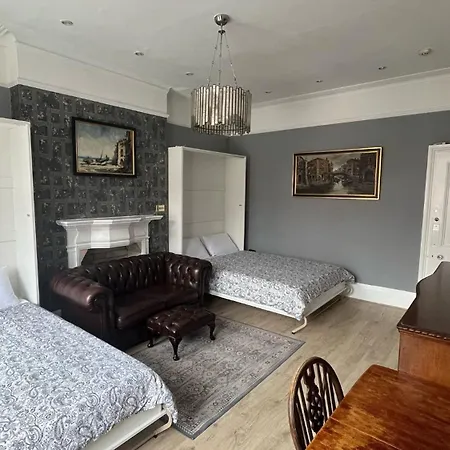 Charlotte Guest House-3