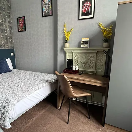 Charlotte Guest House-2