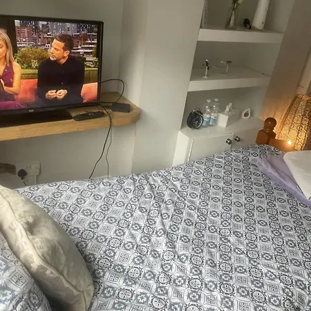 Home From Home Cosy B&B-2