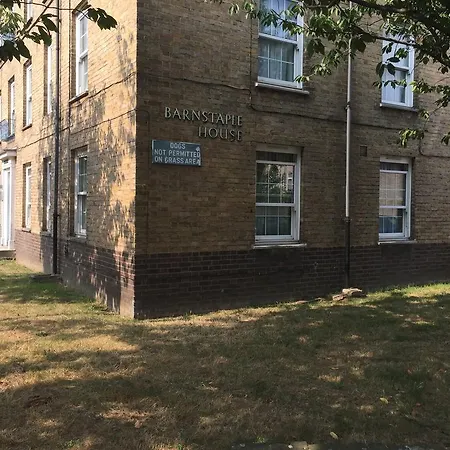Central Greenwich Guest Rooms-2