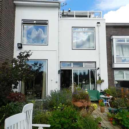 Chiswick Riviera With Free Parking-3