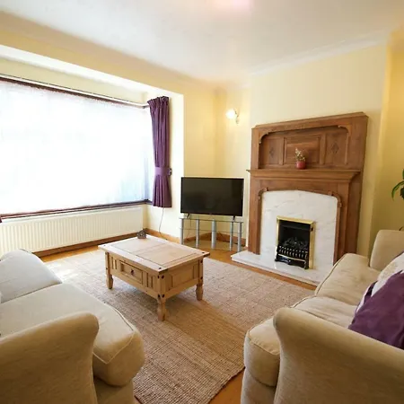 Barnet 3 Bedroom House-2